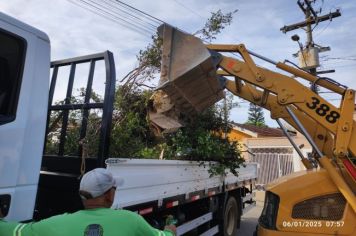 Serviços Urbanos segue empenhada nos trabalhos de limpeza e manutenção em Espírito Santo do Pinhal.