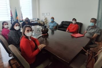 A Prefeita Municipal se reuniu com as Diretoras de Educação e Promoção Social e Rita Minarbini, Diretora de Divisão