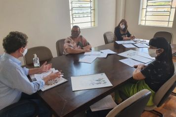 Prefeitura começa a entregar material pedagógico aos alunos da rede municipal de Espírito Santo do Pinhal 