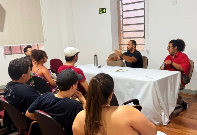 Rreunião com representantes dos grupos culturais