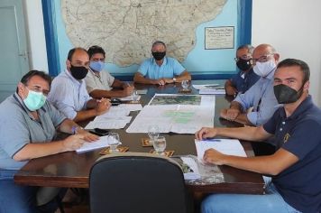 PREFEITURA MUNICIPAL, CDHU, SABESP E CONSTRUTORA CONVERSAM SOBRE O INÍCIO DAS OBRAS DE INFRAESTRUTURA DAS CASAS POPULARES