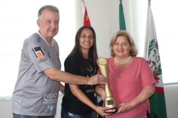 PREFEITA RECEBE GOLEIRA SUZAN BEZERRA