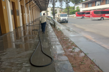 LAVAGEM HIDRÁULICA E CAPINA MANUAL NA ESTAÇÃO FERROVIÁRIA