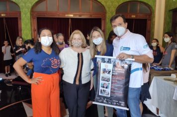 ENTREGA DOS ÓCULOS ÀS CRIANÇAS PELA SAS BRASIL