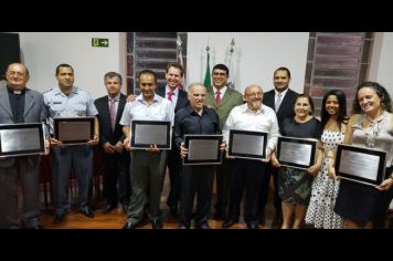 Palácio do Café sedia solenidade de entrega de títulos de Cidadania Pinhalense