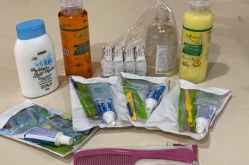 FAMÍLIAS ASSISTIDAS PELO PAIF RECEBEM KITS DE HIGIENE PESSOAL E SAÚDE BUCAL