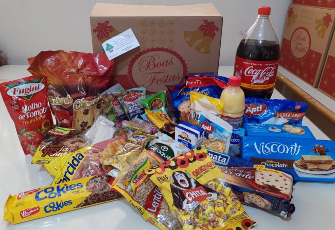 PROMOÇÃO SOCIAL, POR MEIO DO CRAS E DO CREAS, REALIZA ENTREGA DE CESTAS DE NATAL EM ESPÍRITO SANTO DO PINHAL