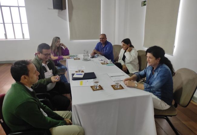 REUNIÃO PARA FORMAÇÃO E DESENVOLVIMENTO DA APL