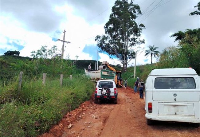 PREFEITURA MUNICIPAL REALIZA SERVIÇOS DE MANUTENÇÃO NAS ESTRADAS RURAIS