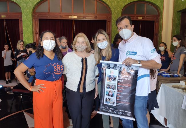 ENTREGA DOS ÓCULOS ÀS CRIANÇAS PELA SAS BRASIL