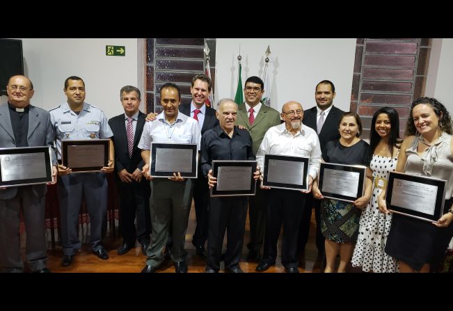Palácio do Café sedia solenidade de entrega de títulos de Cidadania Pinhalense