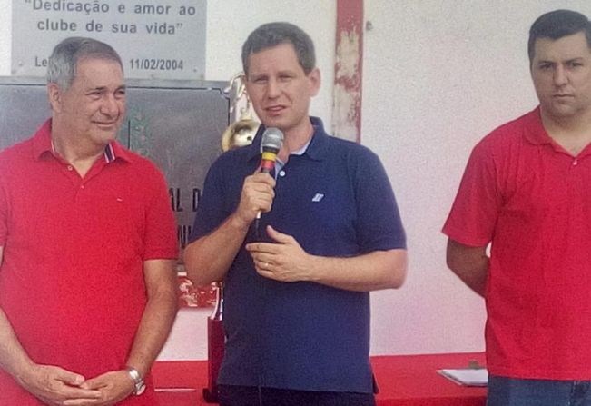 Prefeito prestigia final do campeonato no América