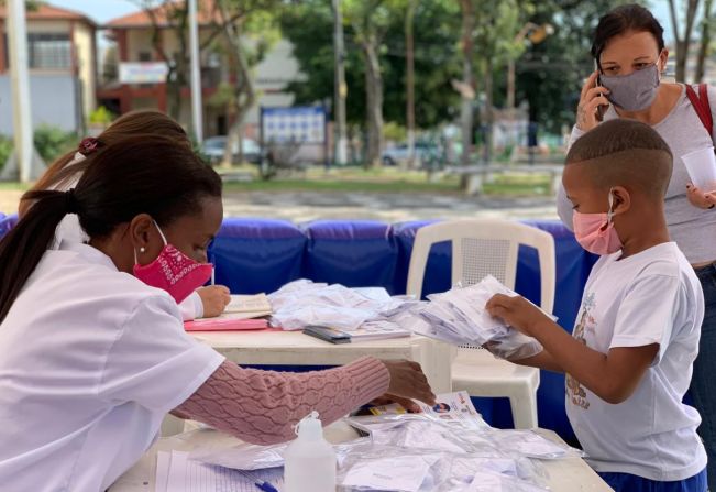 PREFEITURA DE ESPÍRITO SANTO DO PINHAL REALIZA DISTRIBUIÇÃO DE MÁSCARAS NO BAIRRO LARGO SÃO JOÃO